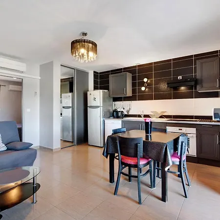 Les Roses De Jean Apartment