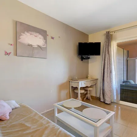 Les Roses De Jean Apartment *